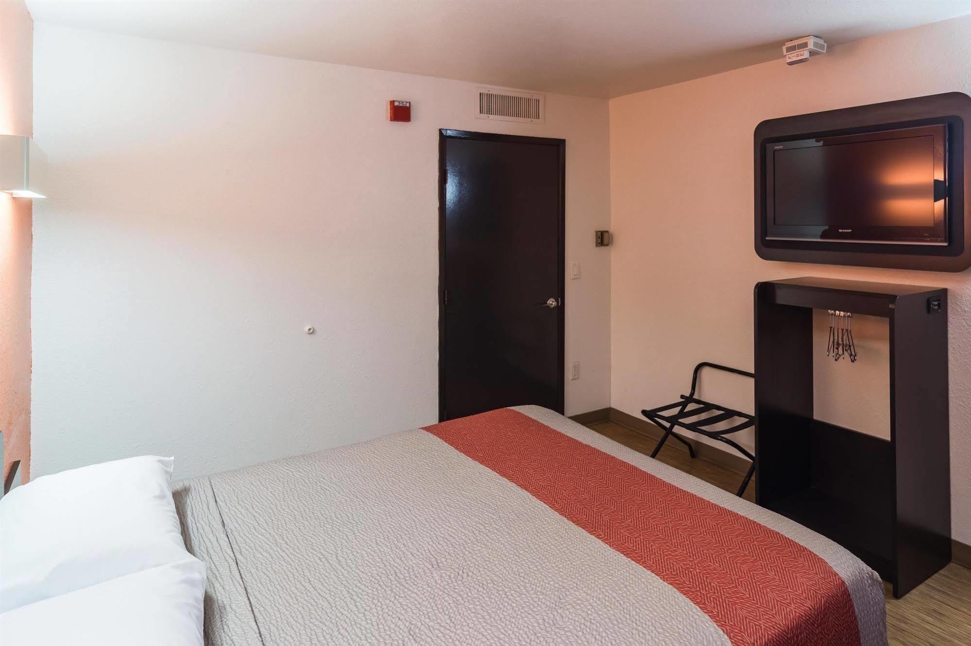 Hotel 6-oroville, Ca 2*