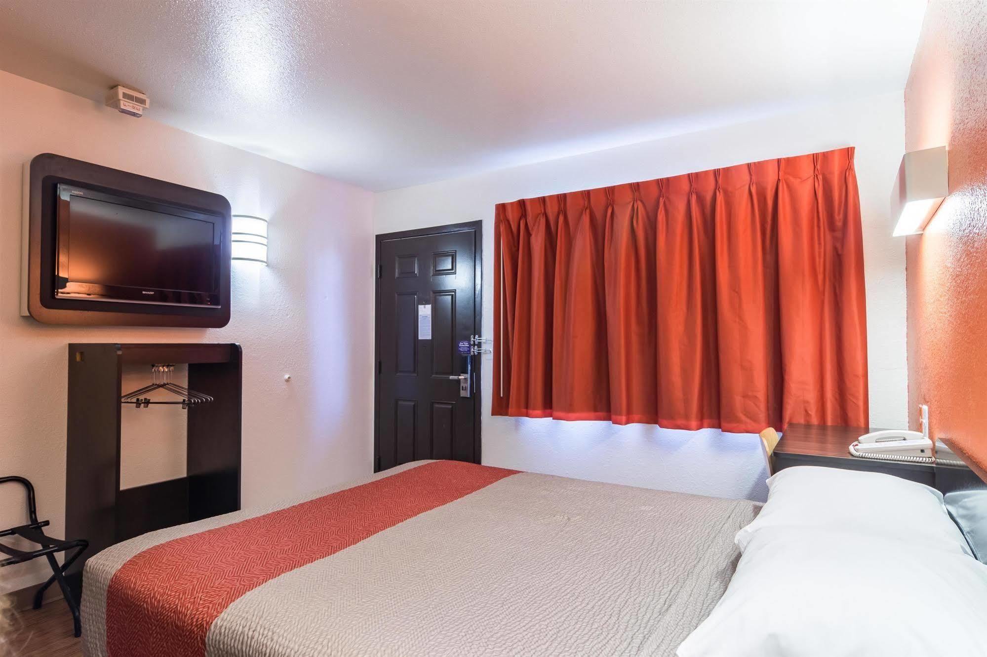 Hotel 6-oroville, Ca 2*
